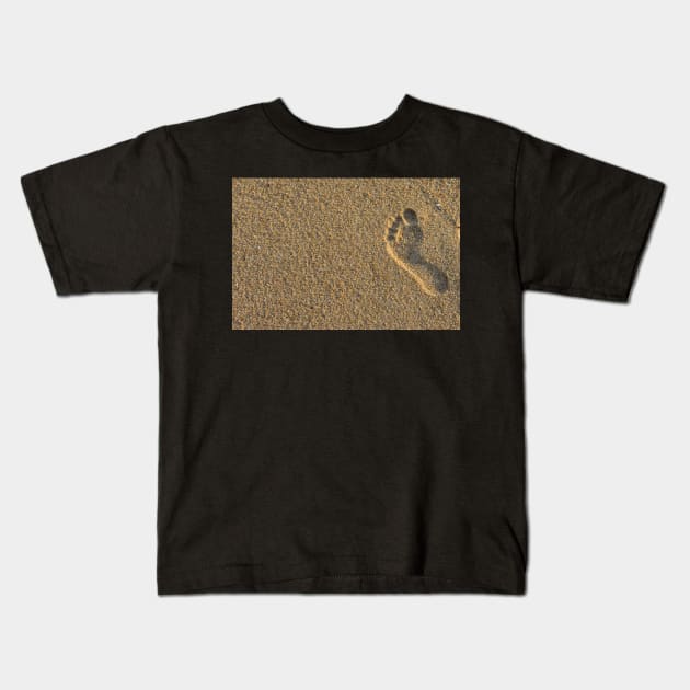 Footprint in the Sand Kids T-Shirt by KerrySandhu